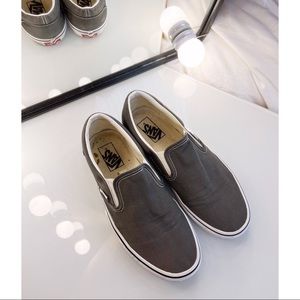 Vans Classic Slip-On Sneaker Charcoal/White